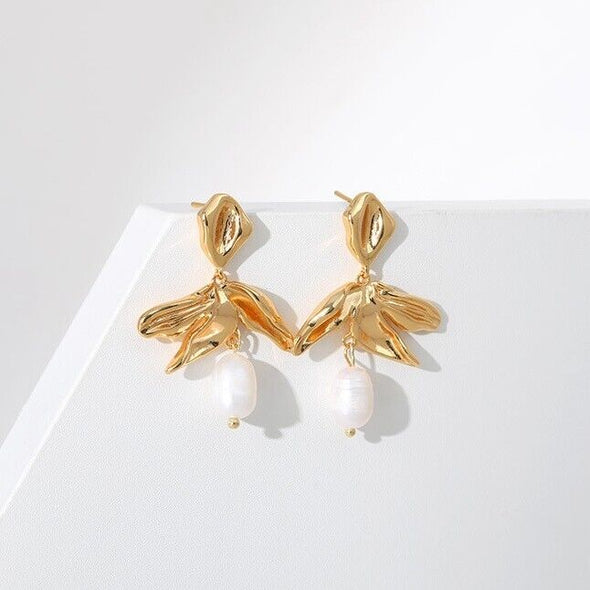Gold Plated stud earrings, pearl flower earrings one pair JWDHJ57