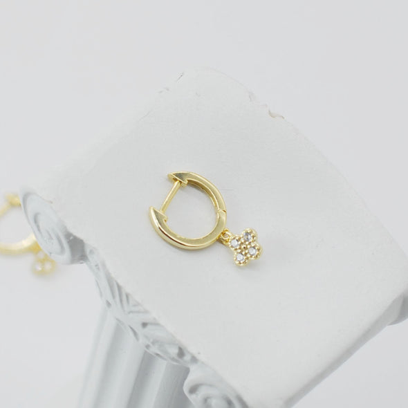 Solid 925 Sterling Silver Hoop Earrings, CZ Pave Clover Flower Hoop Earrings, Minimalist Earrings, Delicate Huggies, Hoop 12mm YCZ405